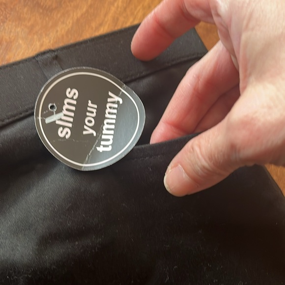 New Counterparts black capris - Picture 5 of 16